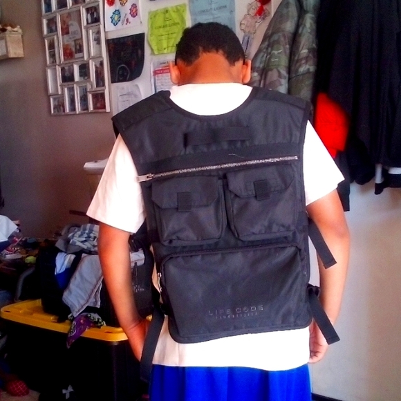 Black Life Code Vest - Picture 4 of 5